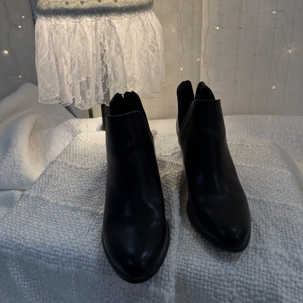 R2 Sleek Black Ankle Booties